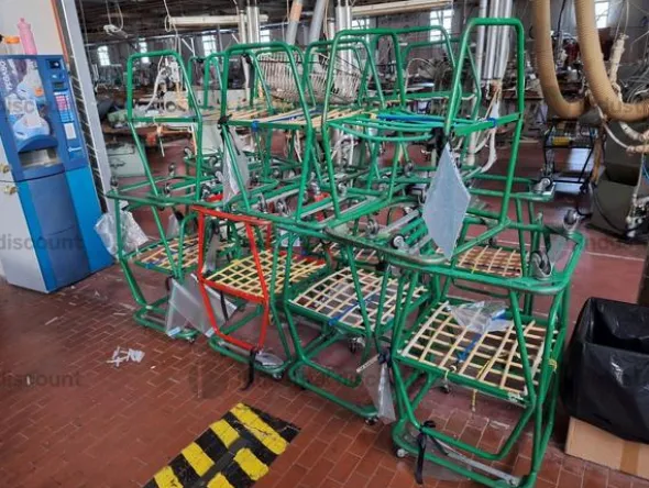 40#9770 Scaffalature, tavoli, carrelli