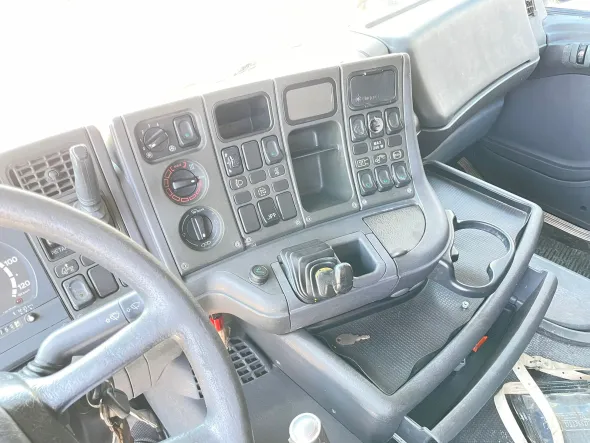SCANIA 124 420 TRATTORE CON FRENO CAMBIO MANUALE