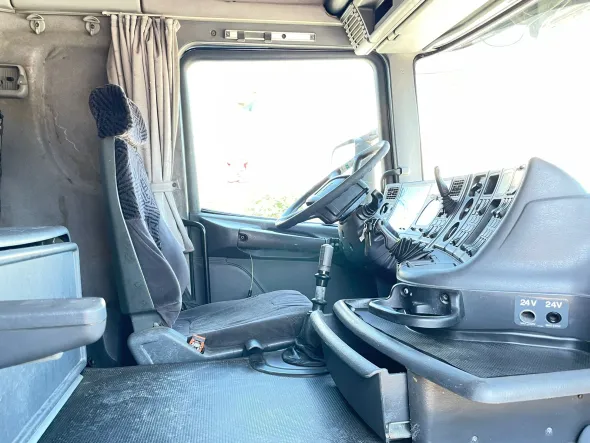 SCANIA 124 420 TRATTORE CON FRENO CAMBIO MANUALE