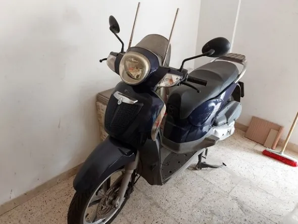 3#5452 Scooter Aprilia Scarabeo