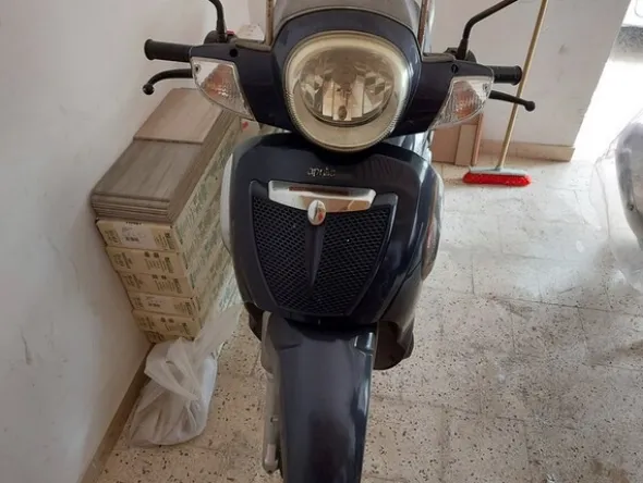 3#5452 Scooter Aprilia Scarabeo