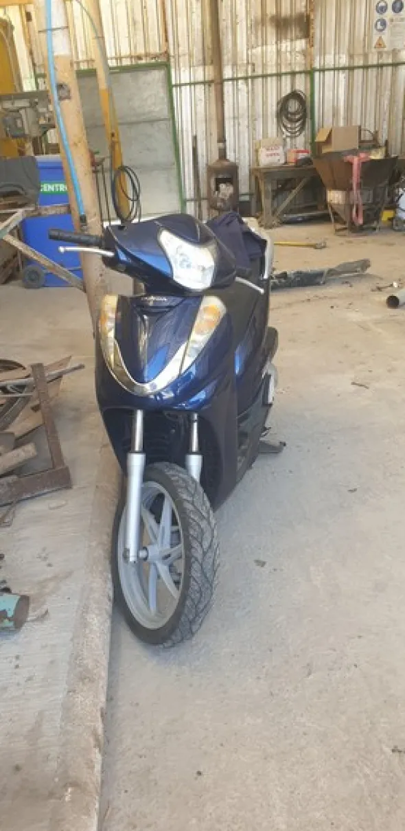 1#4983 Scooter Honda SH300