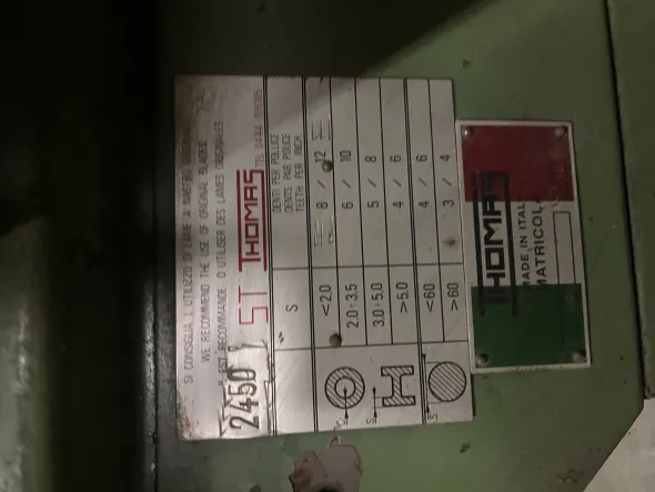Sega a nastro con morsa a presione