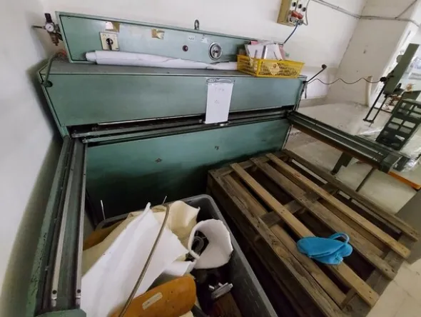 155#6059 Sega a nastro per tessuto Kuris e pressa adesivatrice