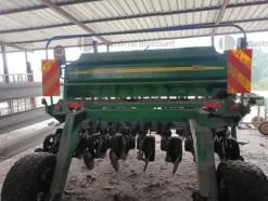 1#9828 Seminatrice John Deere 1590