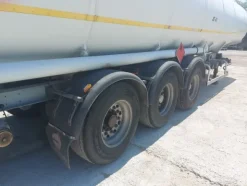 8#7713 Semirimorchio con cisterna Nuova Ma. Na. Ro