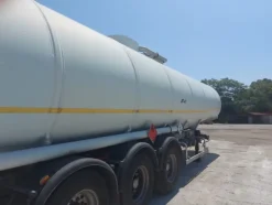 8#7713 Semirimorchio con cisterna Nuova Ma. Na. Ro