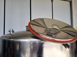 SERBATOIO IN ACCIAIO INOX 2000 LT – (COD. MF-PR-ELE-63)