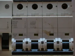 SIEMENS Interruttore magnetotermico 400V 4 poli