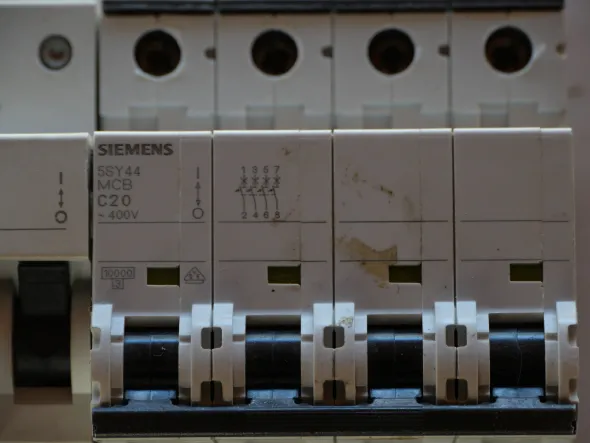 SIEMENS Interruttore magnetotermico 400V 4 poli