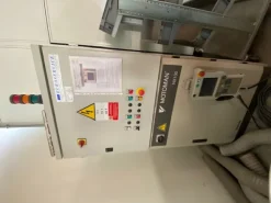 Sistema di stampaggio pannelli SMC
