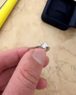 SOLITARIO IN ORO B.18K CON DIAMANTE CT. 0,60