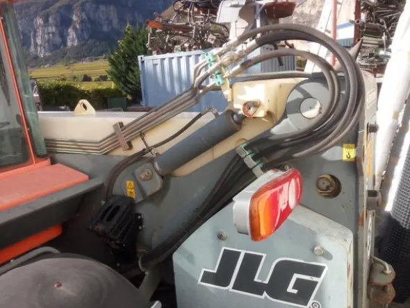 3#2949 Sollevatore telescopico JLG 3513