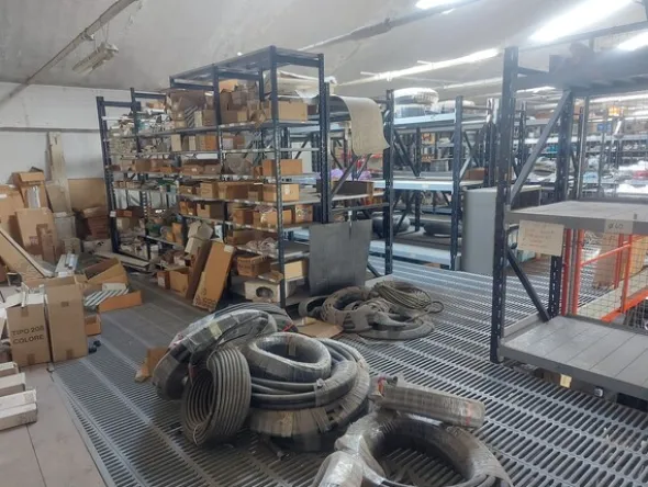 4#7887 Soppalco e scaffalature