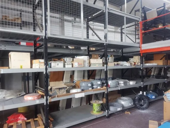 4#7887 Soppalco e scaffalature