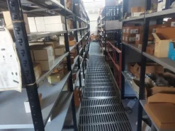 4#7887 Soppalco e scaffalature