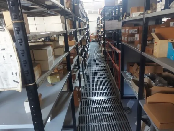 4#7887 Soppalco e scaffalature