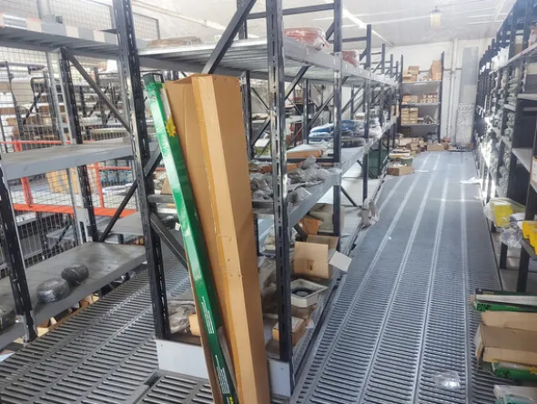 4#7887 Soppalco e scaffalature