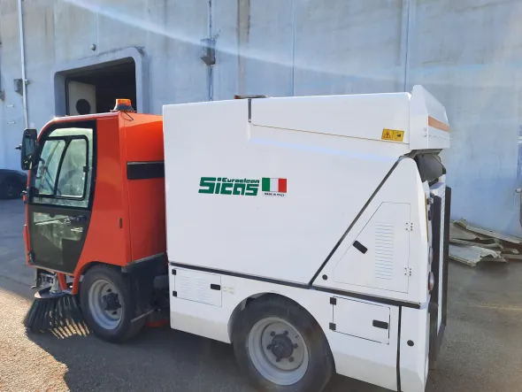 Spazzatrice aspirante snodata piccola