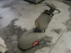 7#5113 Spazzatrice Comac