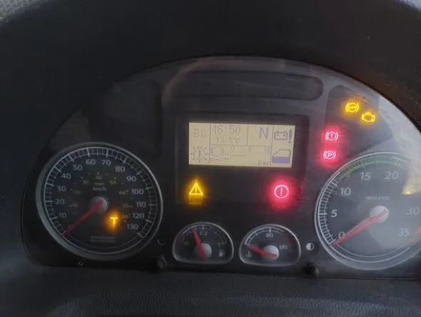 45#7528 Spazzatrice Iveco