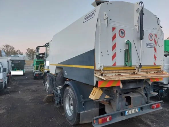 45#7528 Spazzatrice Iveco