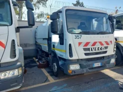 31#7528 Spazzatrice Iveco