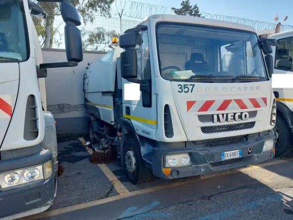 31#7528 Spazzatrice Iveco