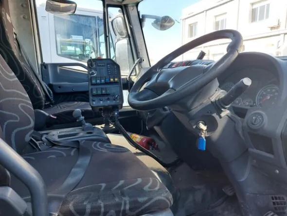 31#7528 Spazzatrice Iveco