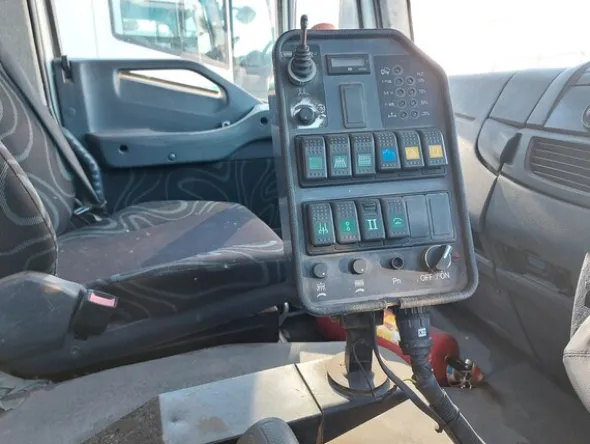 31#7528 Spazzatrice Iveco