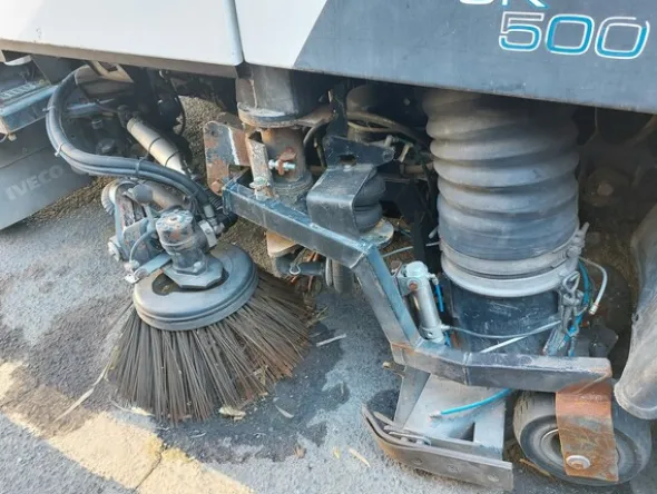 31#7528 Spazzatrice Iveco