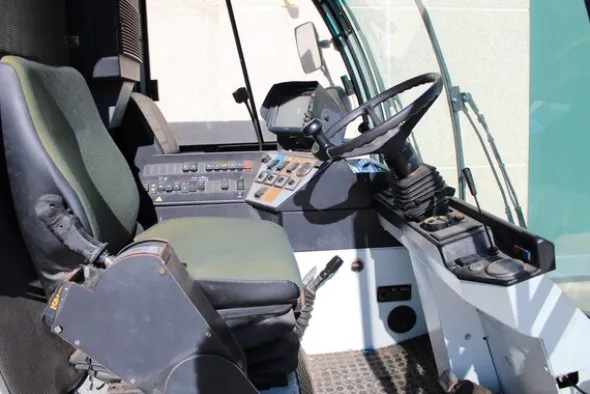 1#6883 Spazzatrice Iveco