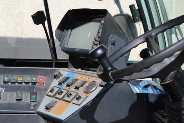 1#6883 Spazzatrice Iveco