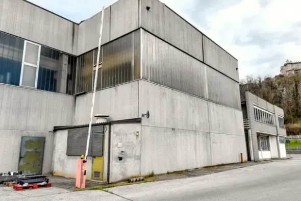 #2515003 Stabilimento produttivo con ampio piazzale