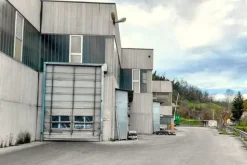 #2515003 Stabilimento produttivo con ampio piazzale