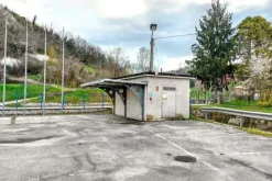 #2515003 Stabilimento produttivo con ampio piazzale