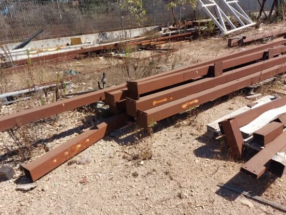 19#7203 Staffe e cavalletti in ferro