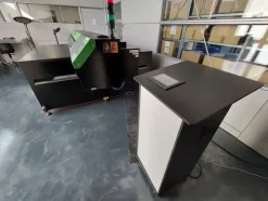 5#6786 Stampante ad inchiostri Roland e lotto di materie semilavorate e packacing