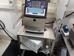 23#3675 Stampante getto d'inchiostro VideoJet e cappa chimica Airone S