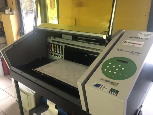 Stampa UV Rolandversa