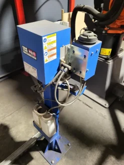 Stazione di saldatura robotizzata KUKA KR 8 R2100-2