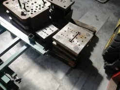 4#4368 Stenditore e macchine da cucire Rimoldi