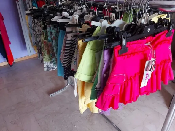 2#7928 Stock di abbigliamento e calzature uomo donna e bambino