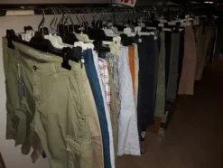 2#7928 Stock di abbigliamento e calzature uomo donna e bambino