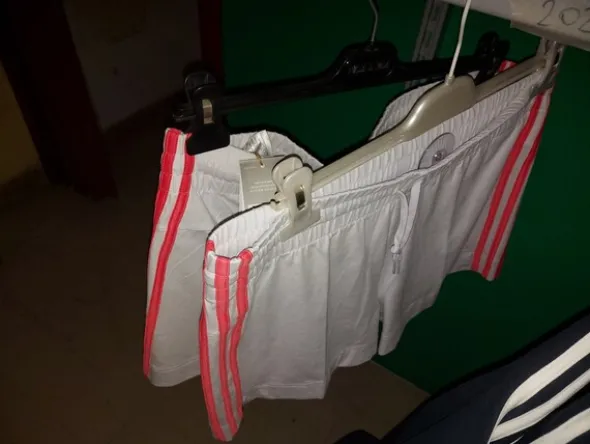 2#7928 Stock di abbigliamento e calzature uomo donna e bambino