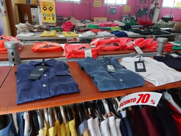 2#7928 Stock di abbigliamento e calzature uomo donna e bambino