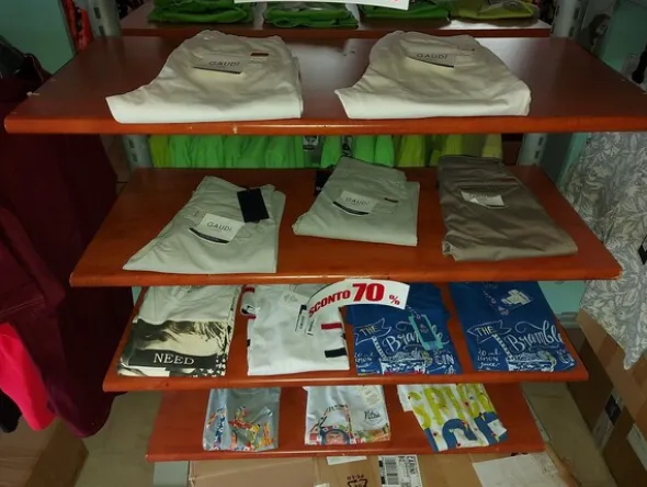 2#7928 Stock di abbigliamento e calzature uomo donna e bambino