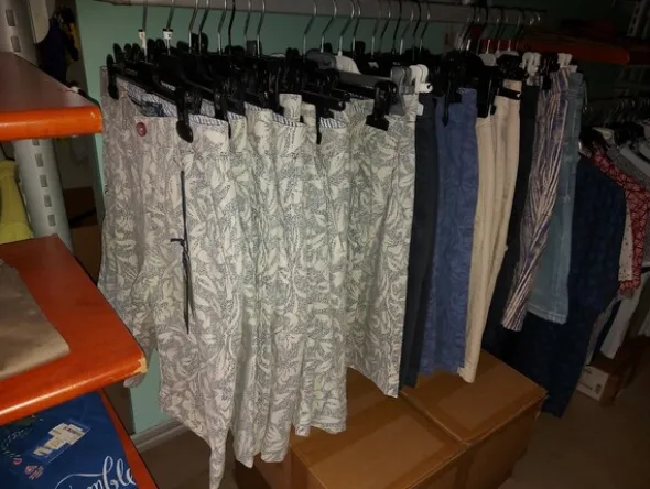 2#7928 Stock di abbigliamento e calzature uomo donna e bambino