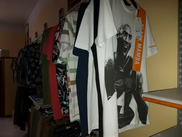 2#7928 Stock di abbigliamento e calzature uomo donna e bambino