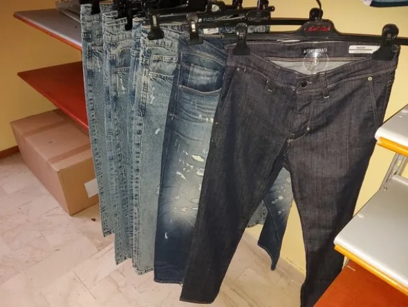 2#7928 Stock di abbigliamento e calzature uomo donna e bambino
